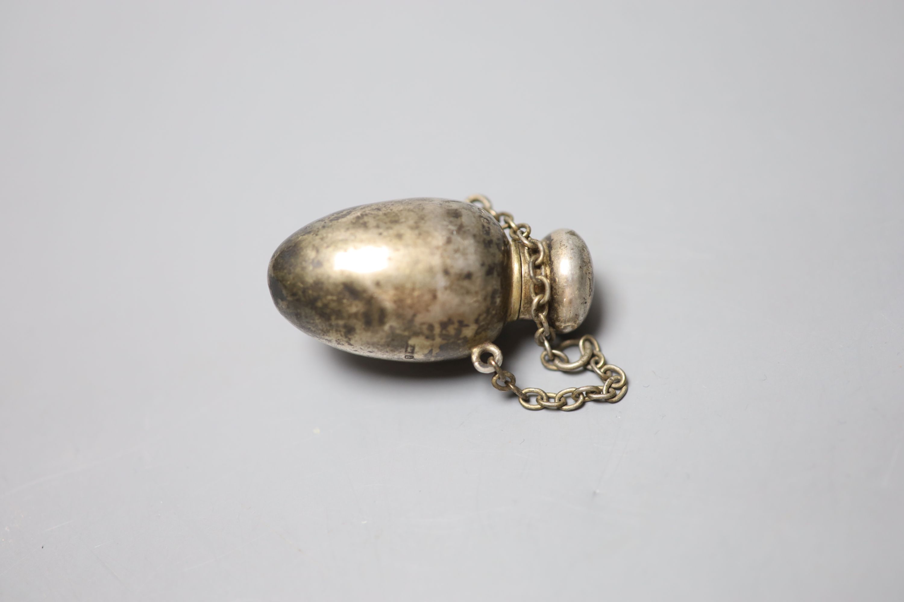 A late Victorian silver egg shaped scent bottle, Birmingham, 1900, 51mm and a 1920s silver and enamel pill box.